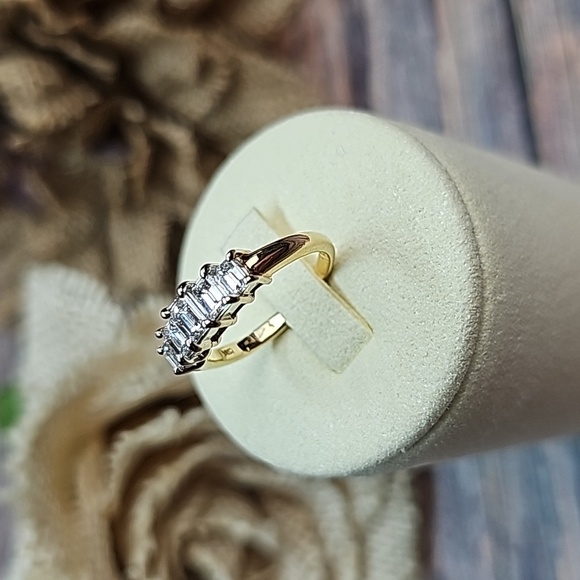 G/VVS2 1CT EMERALD CUT 5 STONE WITH APPRAISAL - Picture 3 of 15